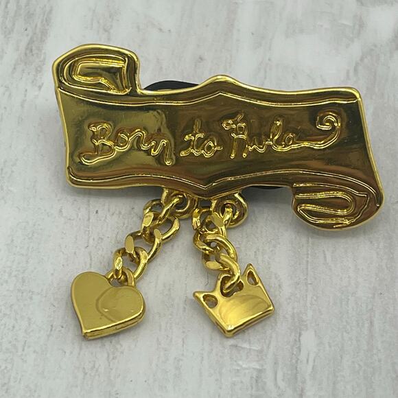 Gold Tone Born To Rule Scroll Brooch Pin Heart Crown Dangle Charms - Picture 2 of 5